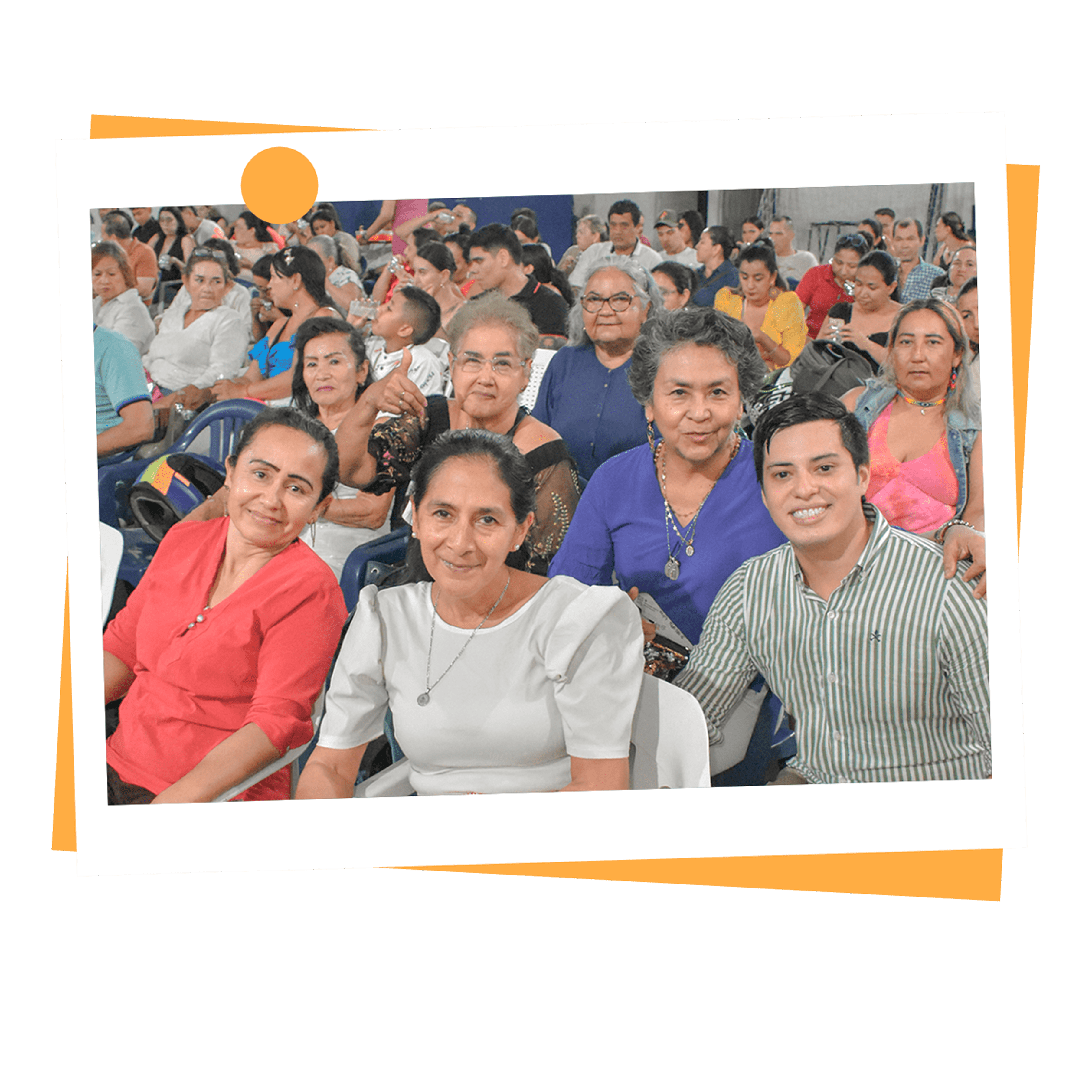 Juan Camilo con lideresas de la comunidad